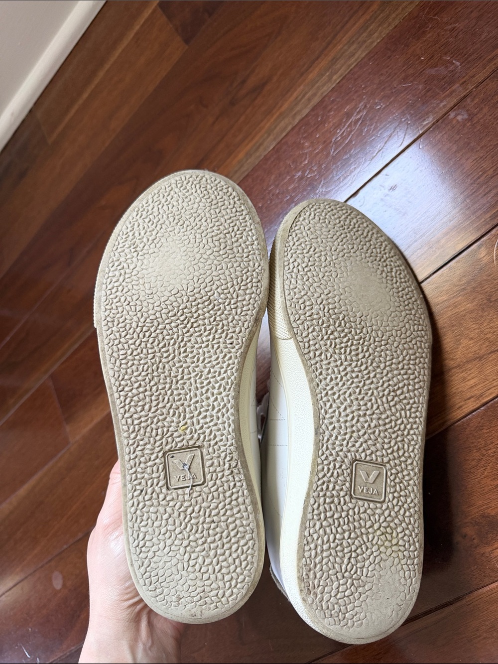 Veja White Low-Top Sneakers with Subtle Logo - Picture 7 of 7